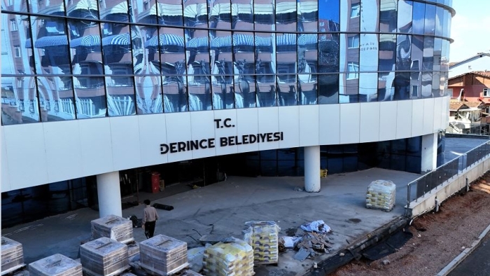 Derince’nin yeni hizmet binasında son rötuşlar yapılıyor;  Yeni belediye hizmet binası Derince’ye çok yakışacak